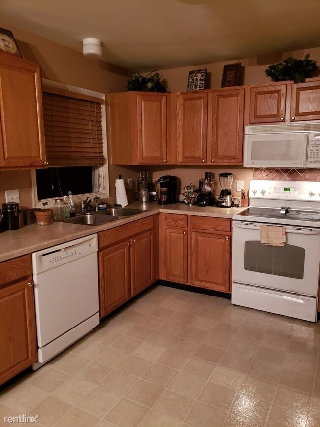 Building Photo - 3 br, 1.5 bath  - Valley Green