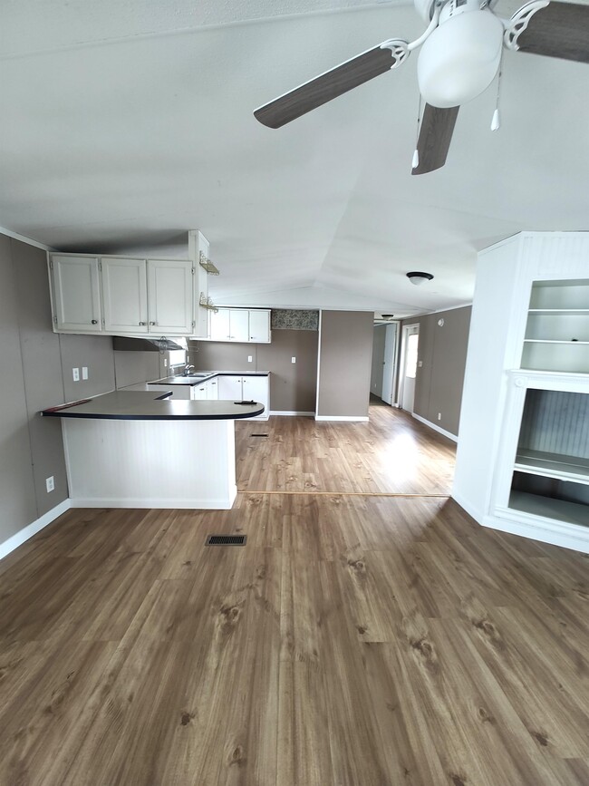 Building Photo - 5541 Summerville