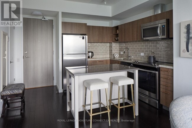 Building Photo - 390 Cherry St