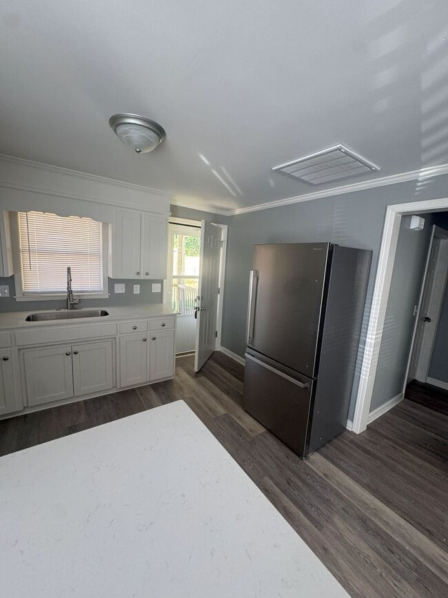 Building Photo - Totally Renovated Arts and Crafts Bungalow...