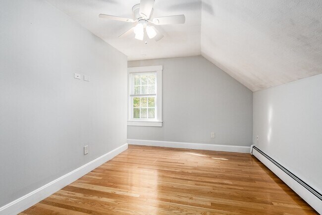 Building Photo - 179 Main St