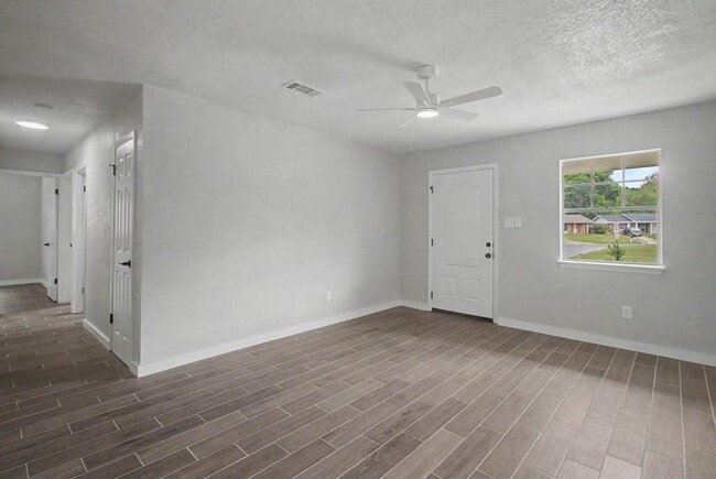 Building Photo - 108 Phylis Dr