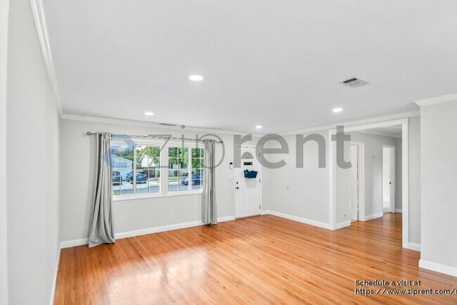Foto del edificio - 8367 Cavalier Ln