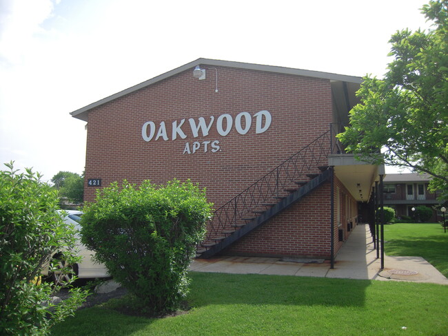 Building Photo - Oakwood Apartments