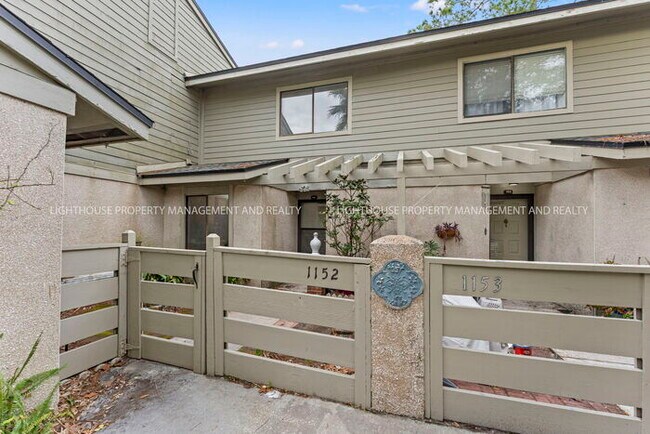 Building Photo - Beautiful 2-Bedroom Townhome with Pond Views