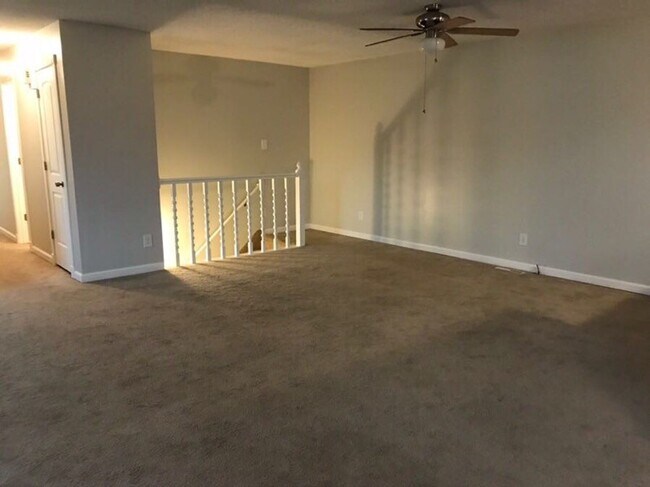 Foto del edificio - Updated, Spacious 5 Bed/2 Bath in North Lo...