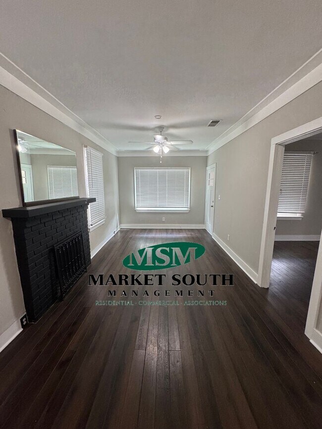 Foto del edificio - CUTE MIDTOWN BUNGALOW- AVAILABLE NOW!