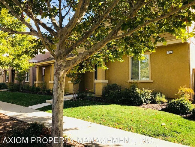 Building Photo - 4 br, 3.5 bath House - 35 E Street