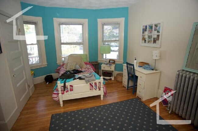 Building Photo - HOT ALLSTON LISTING!!!!