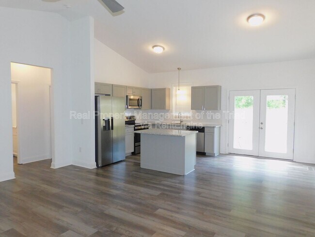Foto del edificio - 3773 Hinshaw Country Rd