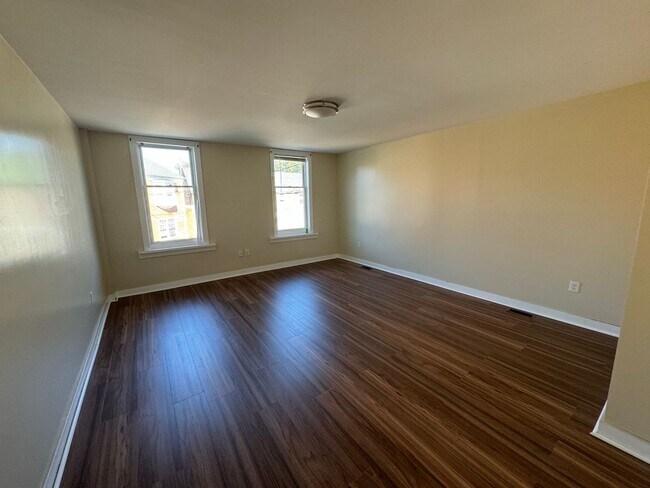 Foto del edificio - Spacious 2-Bed, 1.5-Bath Home in the Heart...