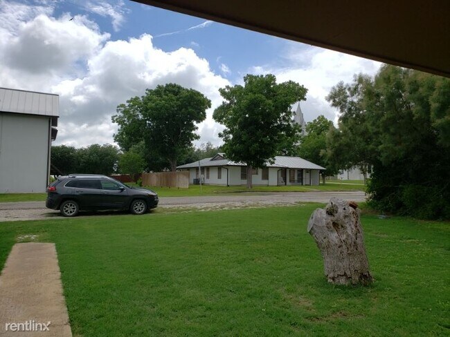 Building Photo - 3 br, 1 bath House - 179 CR 382