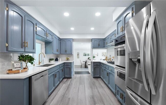 Building Photo - 8356 Vanalden