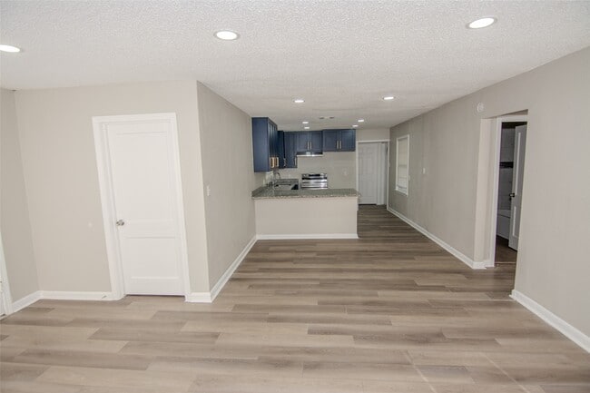 Building Photo - 5923 Bernice St