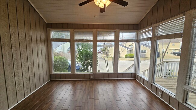 Foto del edificio - 33 April Point Dr N