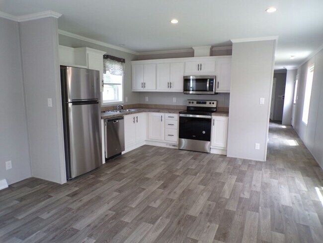Building Photo - 1338 W Ashley Rd