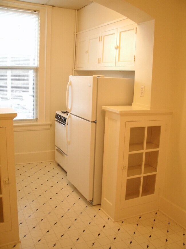 Kitchen - 313 W 3rd St