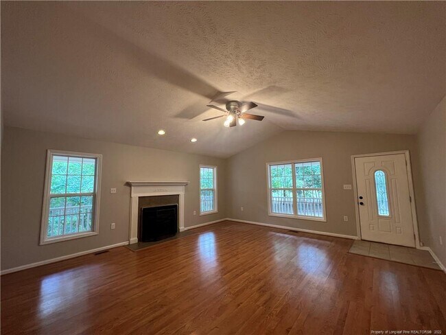Building Photo - 3910 Sarasota Dr