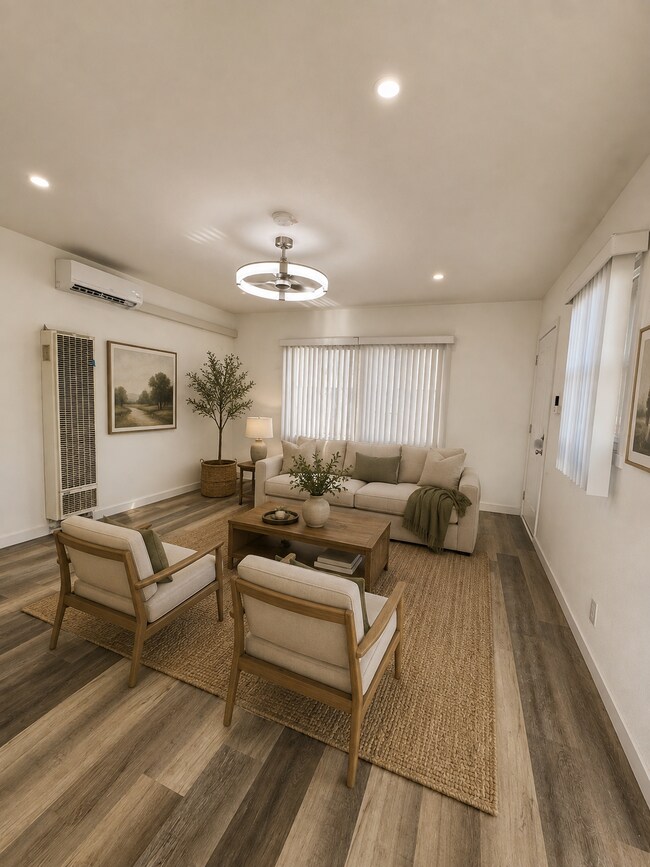 Foto del edificio - 7944 Comstock Ave