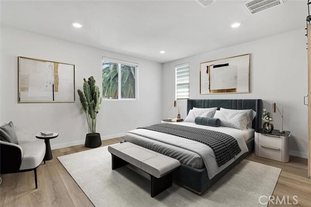 Foto del edificio - 14700 Sherman Way