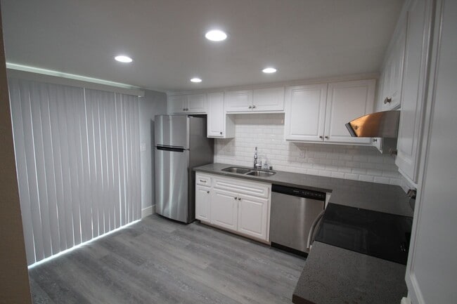 Building Photo - Gorgeous, Multi-Level 3 BD, 2 BA in North ...