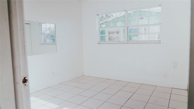 Foto del edificio - 6320 SW 10th Ct