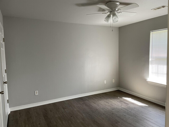 Building Photo - Graystone Duplexes