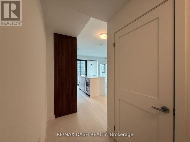 Photo du bâtiment - 1-401 Hillsdale Ave W