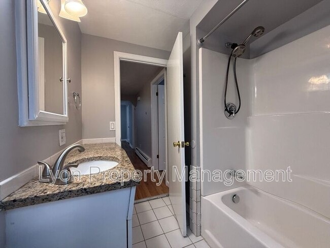 Building Photo - 26 Carlton St