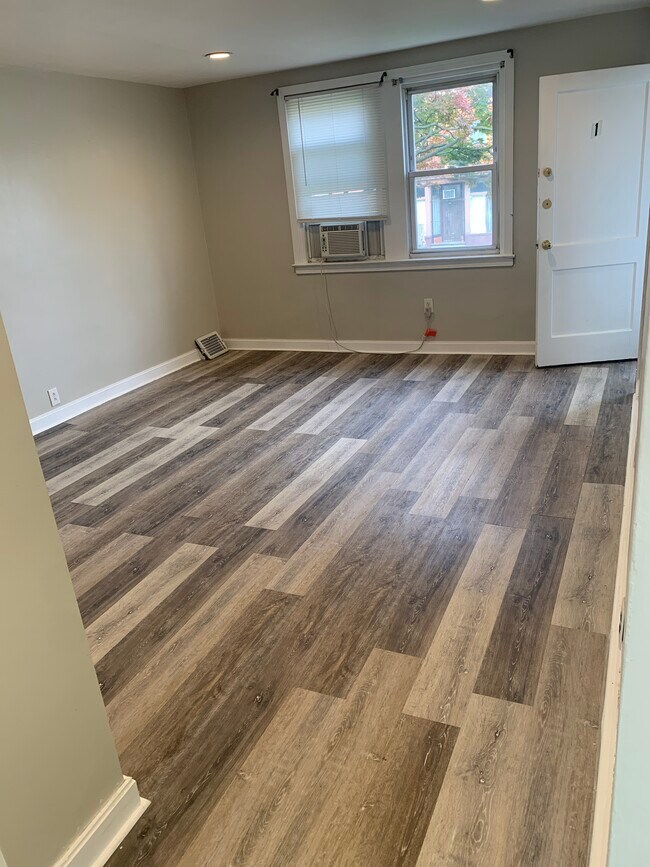 Nice size living room - 6038 Baltimore Ave