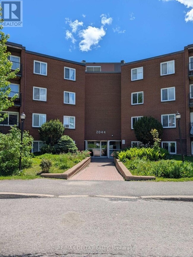 Building Photo - 2044 Arrowsmith Dr