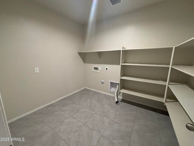 Foto del edificio - 9345 Greenhouse Rd