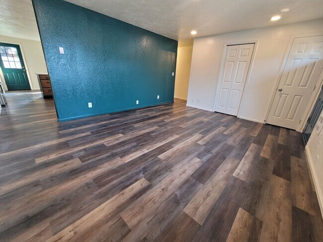 Building Photo - 3 Bedroom down the road from Dexter Reserv...