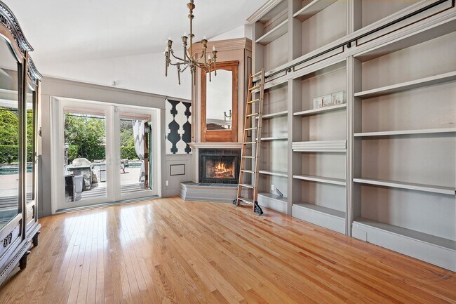 Building Photo - Peaceful North Hollywood Home - 3bd 3ba - ...