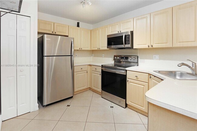 Building Photo - 11297 SW 17th Ct
