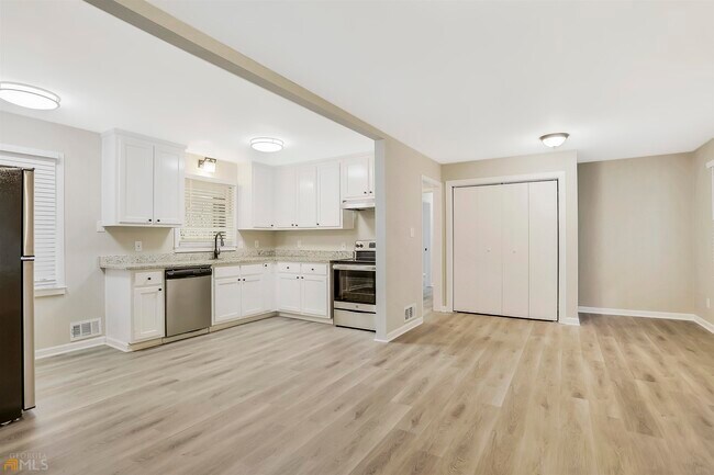 Building Photo - 5246 Vivid Dr SW