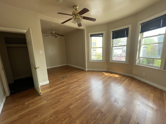 Foto del edificio - 137 Bostwick Ave