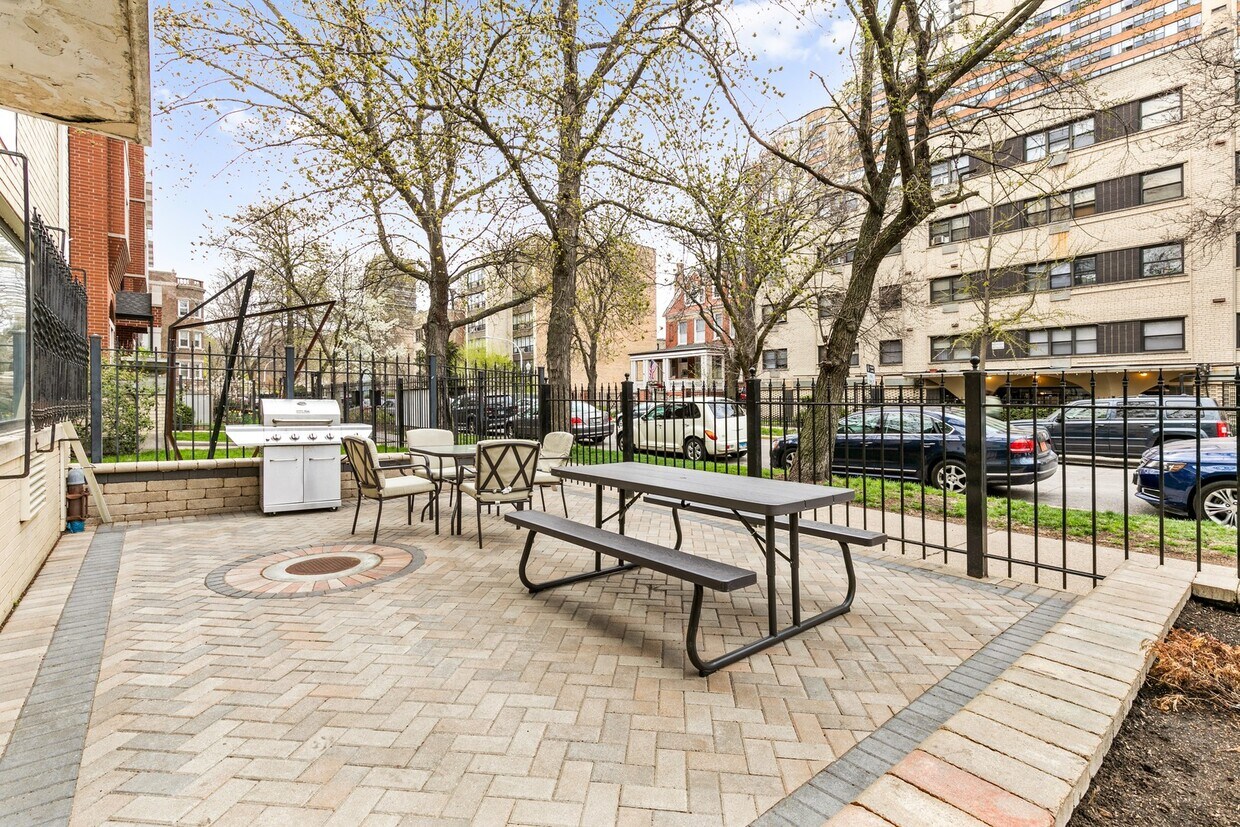 Primary Photo - 6012 N Kenmore Ave