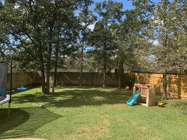 Building Photo - 2379 Kendal Green Cir