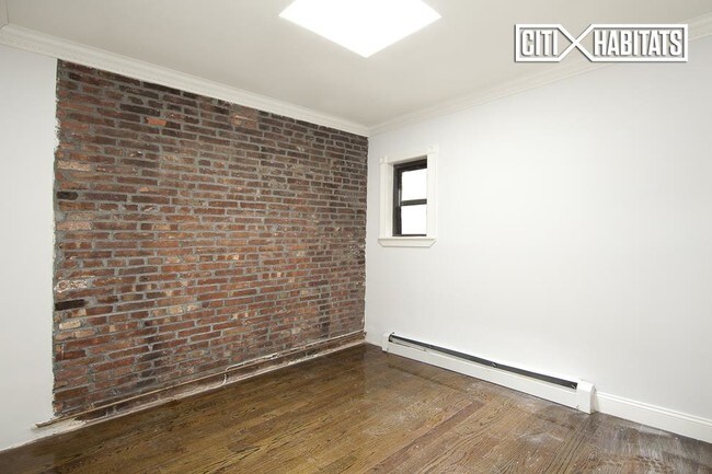 Building Photo - 818 10th Ave