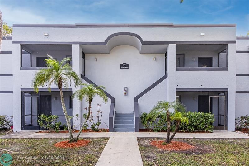 Foto principal - 151 Lakeview Dr