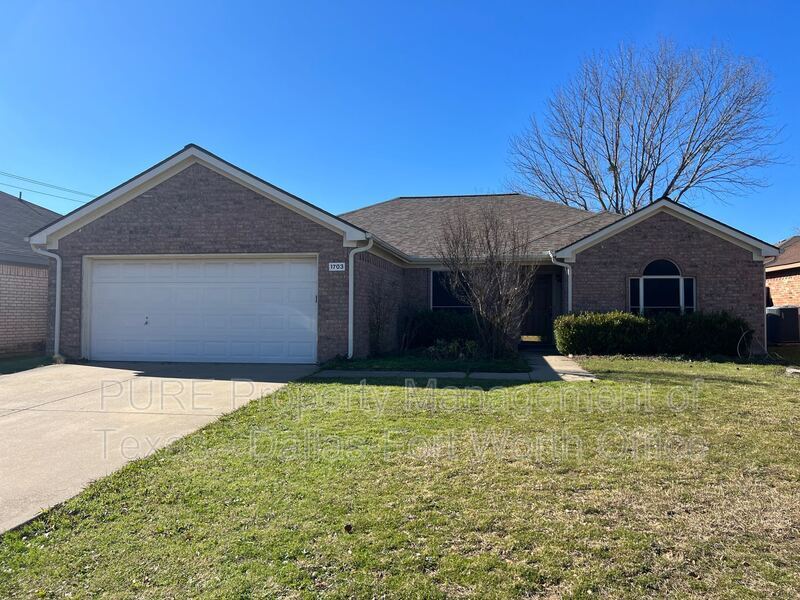 Primary Photo - 1703 Country Crest Ln