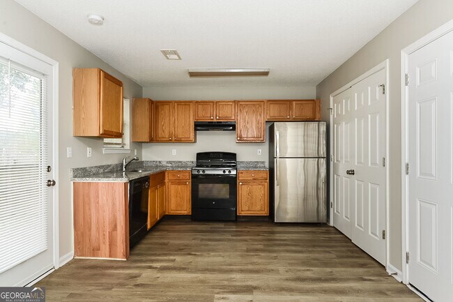 Building Photo - 3702 Salem Chapel Dr