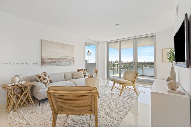 Foto del edificio - 9261 E Bay Harbor Dr