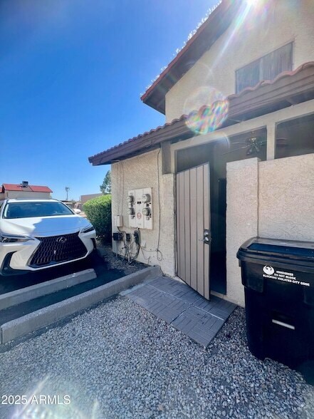 Foto del edificio - 2424 E Tracy Ln