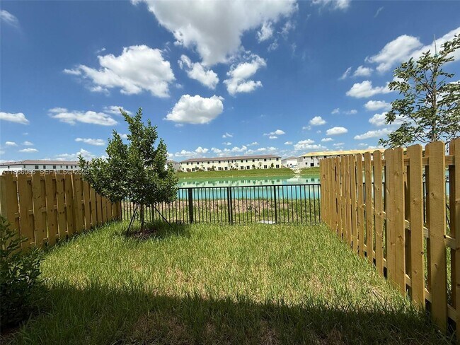 Foto del edificio - 2794 SE 26th Ave