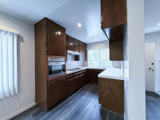 Building Photo - 525 Fischer, 1