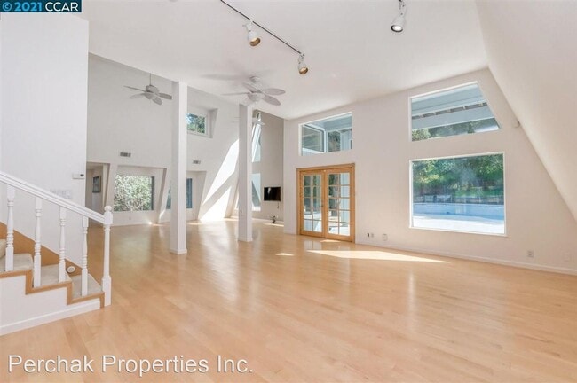 Building Photo - 3 br, 3.5 bath House - 3057 Lunada Lane