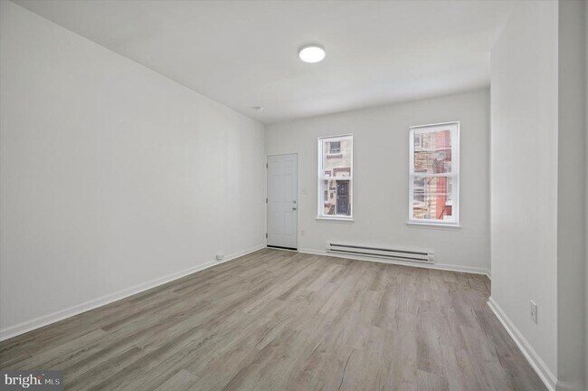 Building Photo - 1216 W Firth St