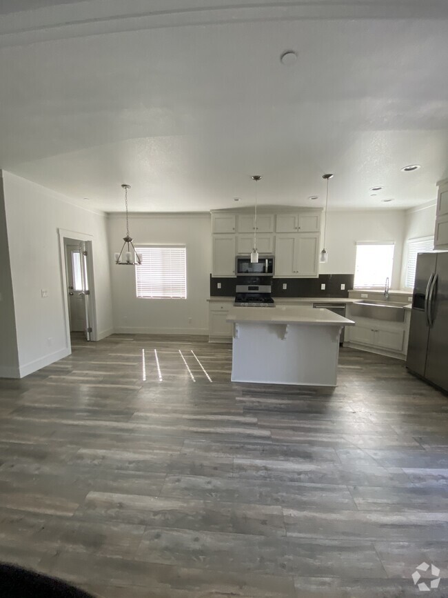 Building Photo - 15246 El Soneto Dr